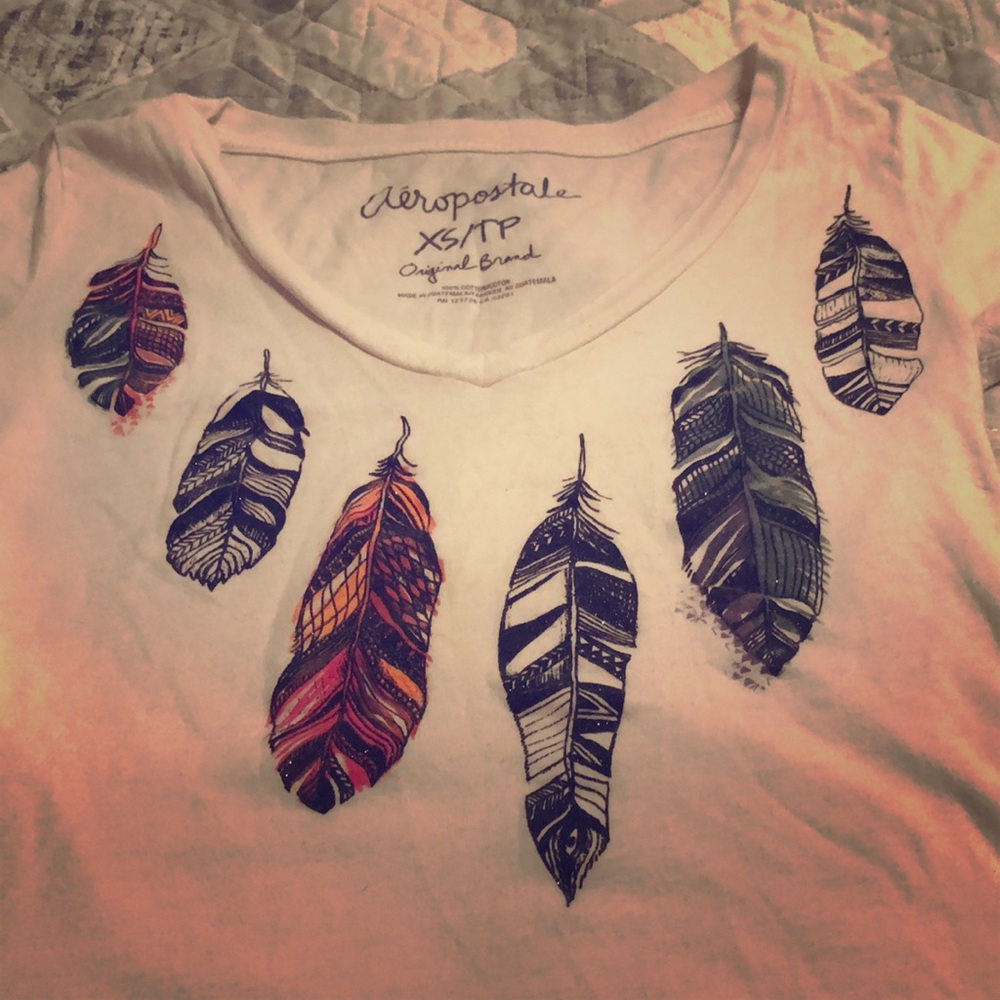 White T-shirt with feathers